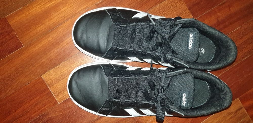 Tenis pretos adidas