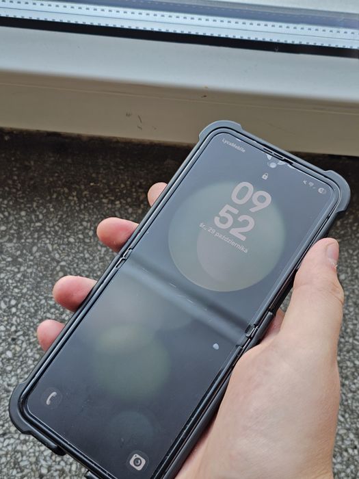 Zamienię Samsung ZFlip 5 Stan bardzo dobry najwyższa wersja 512gb+ gr