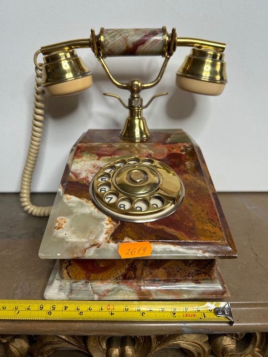 Телефон из оникса