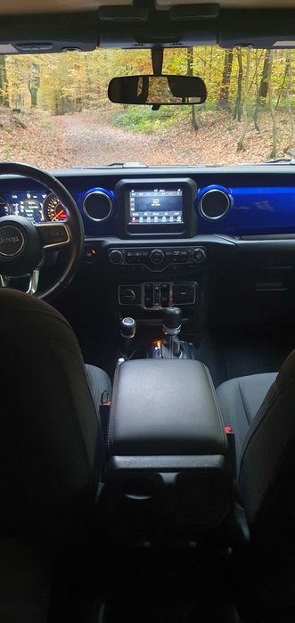 Jeep Wrangler JL Sahara 2018 – chabrowy wojownik z duszą