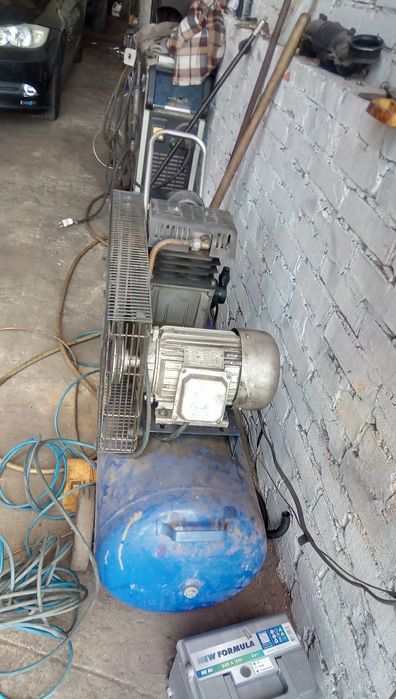 Компресор з ємністю на 100л,380 v