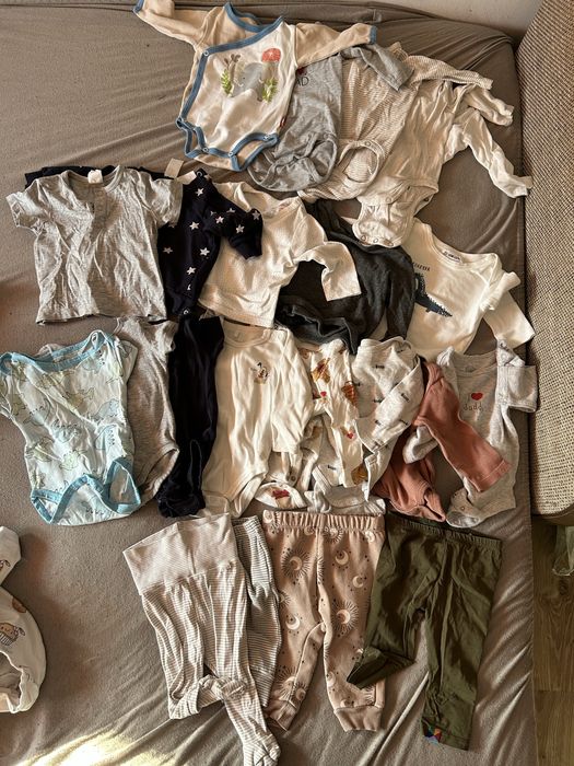 Paka ubranek w rozmiarze 62