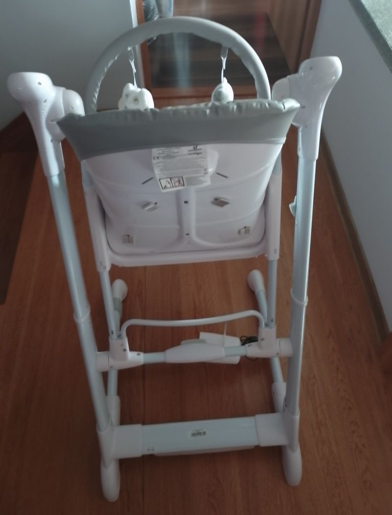 Krzesełko- Huśtawka do karmienia w jednym.