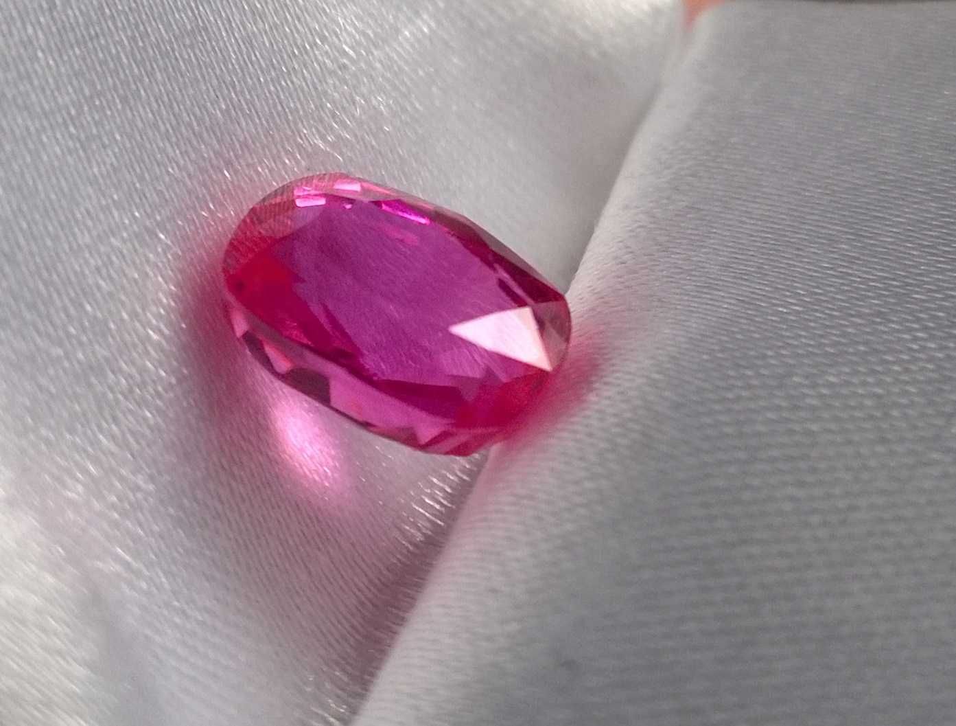 Szafir różowy 4.4 CT,   9.8 x 7.6 mm  - oczko na pierścionek