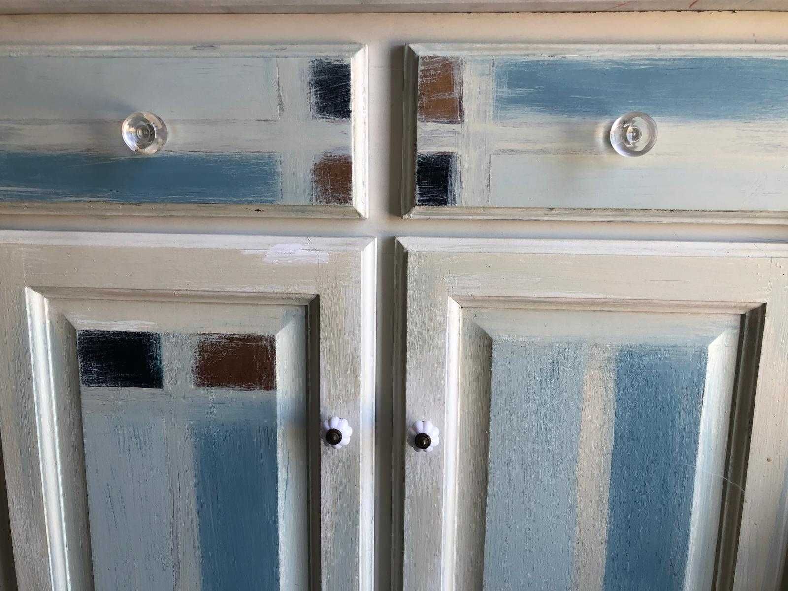Movel aparador de cozinha ou Sala, muita arrumação.