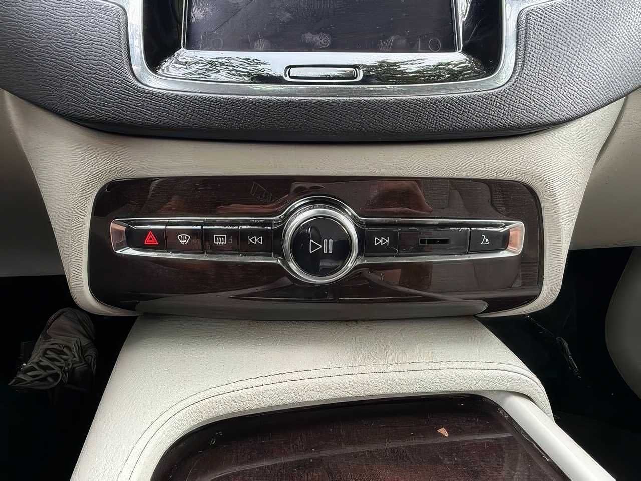 2019 Volvo XC90 T6