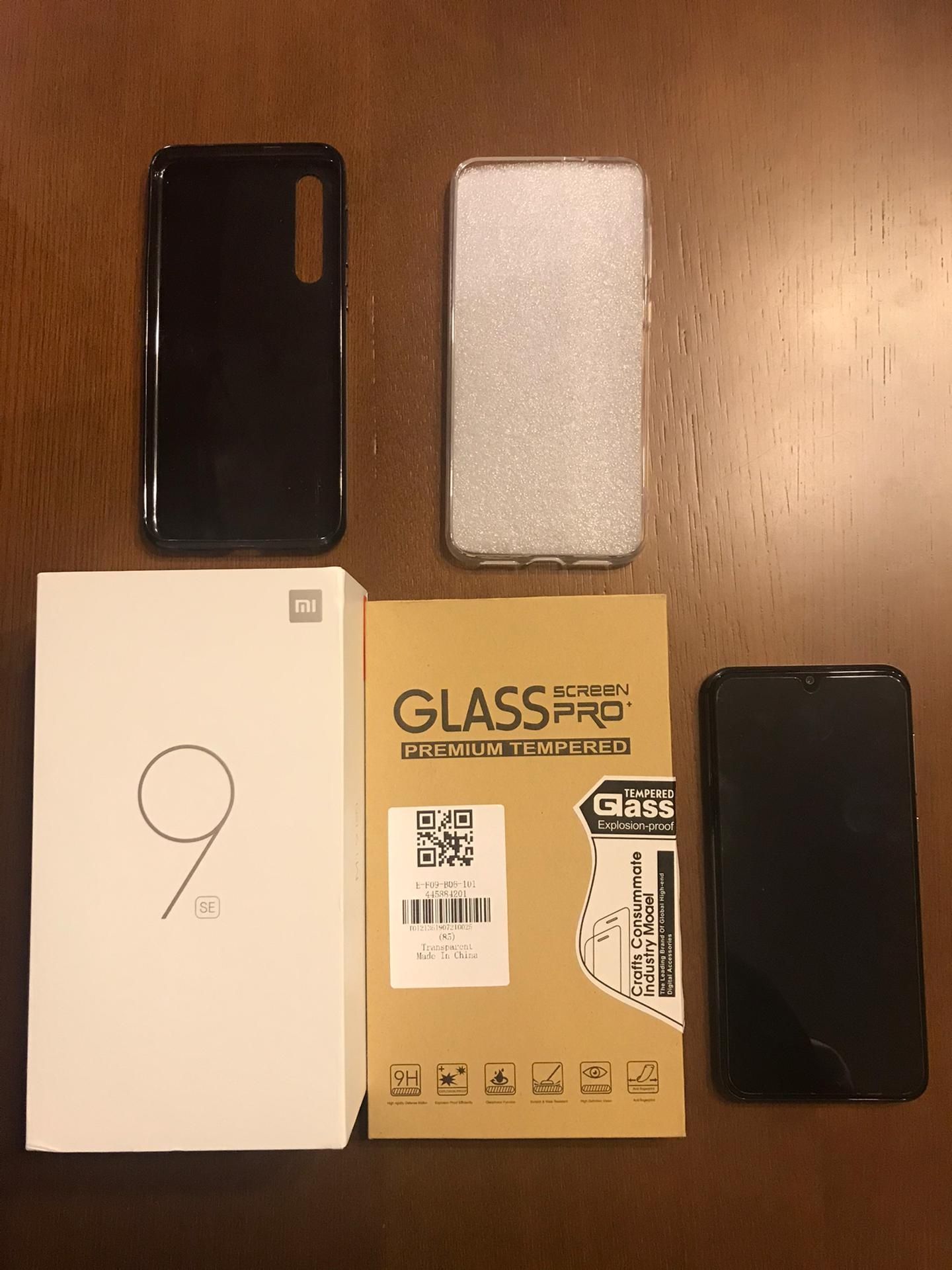 Vendo ou Troco Telemóvel Xiaomi Mi 9 SE 6GB RAM 128GB Dual SIM + Acess