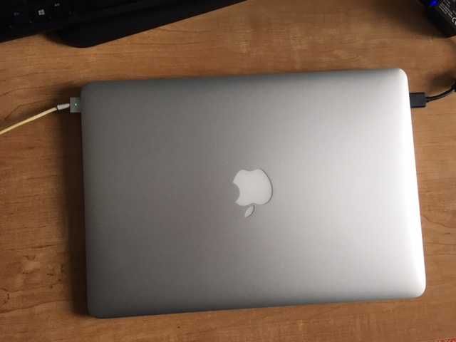 Laptop Macbook Air 13 " Intel Core i5 8 GB / 128 GB srebrny