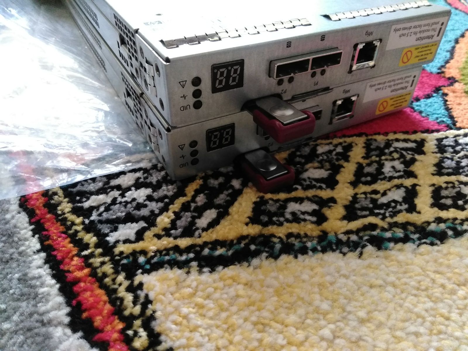 Продам дисковую "полку" HP StorageWorks D2700 (AJ941A)