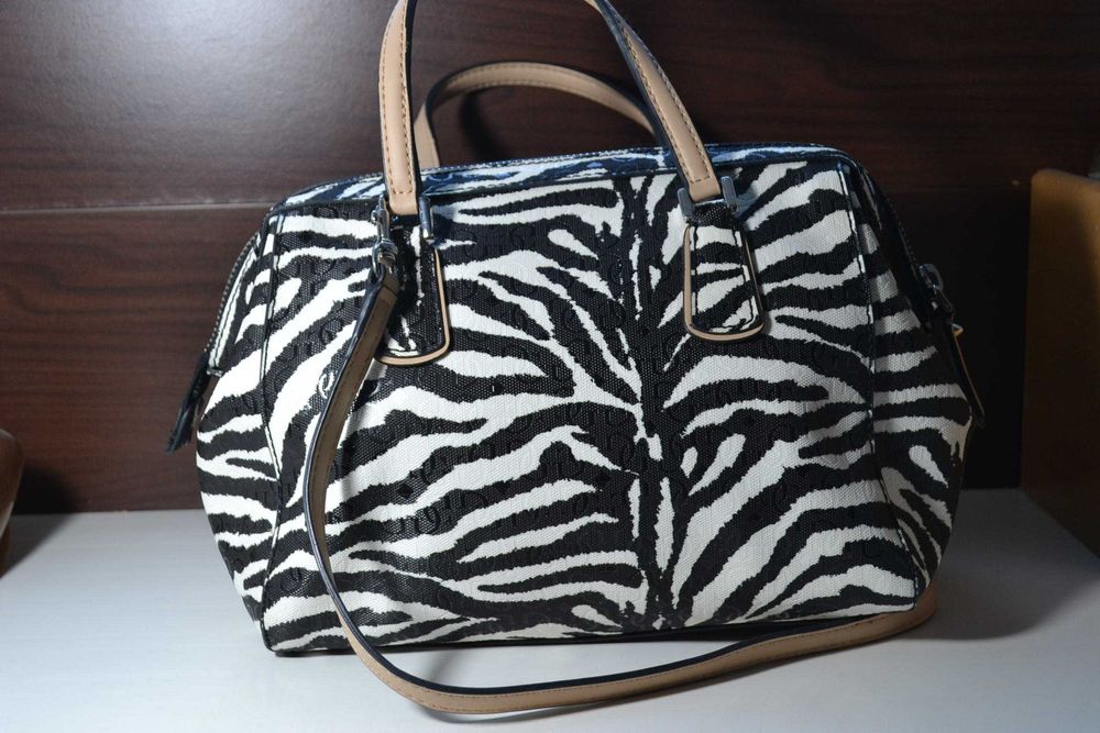 guess сумка женская оригинал сумочка саквояж с брелоком, зебра