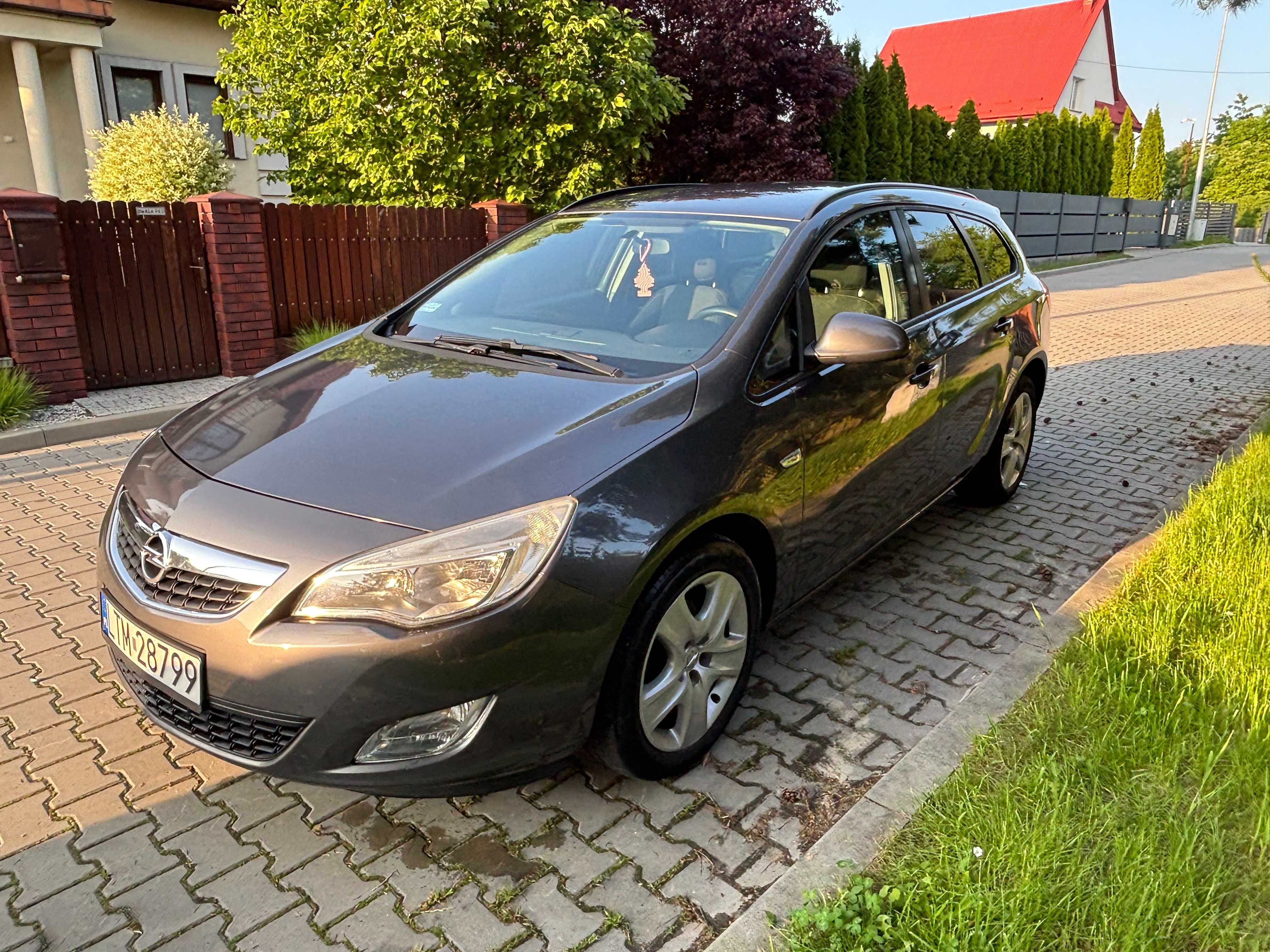 Opel Astra J 2011r 1.7cdti Sprowadzona z Niemiec duża Nawi Radio 7"