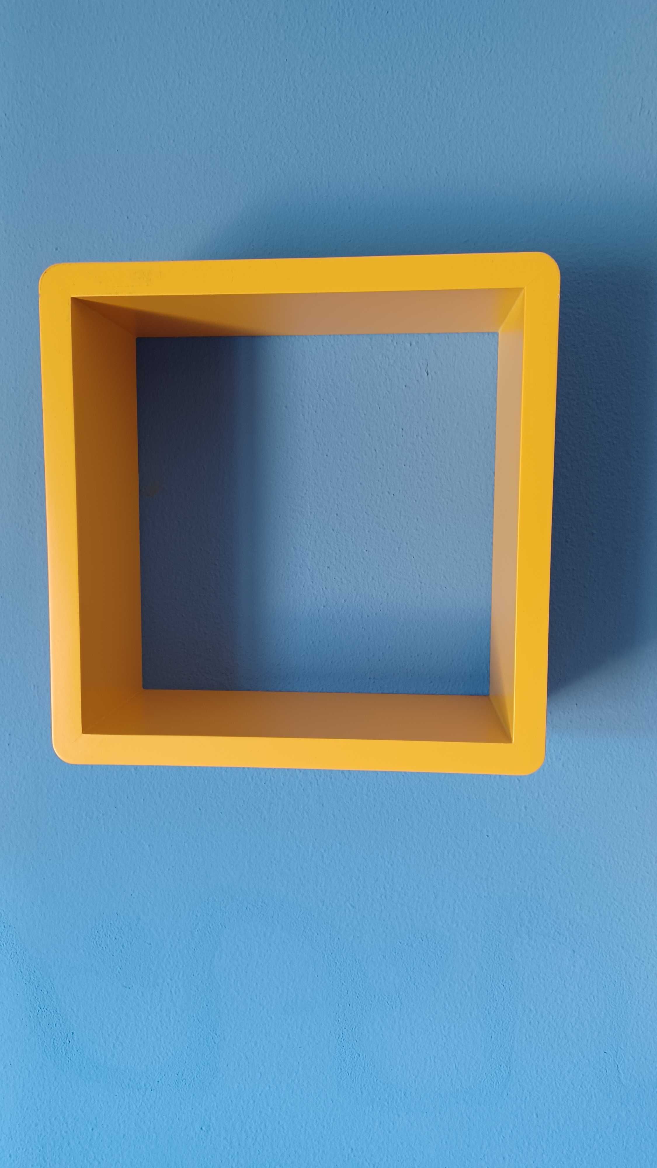 Conjunto  de 3 cubos amarelo  para parede- em otimo estado