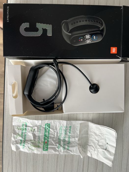 Продам фітнес браслет Mi Smart Band 5