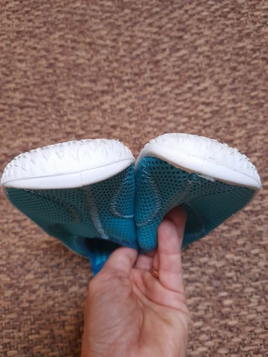 Aquashoes (sapatilha aquática n°28) Decathlon