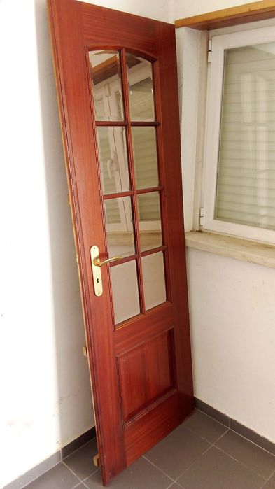 Porta interior envidraçada de madeira maciça (sala)