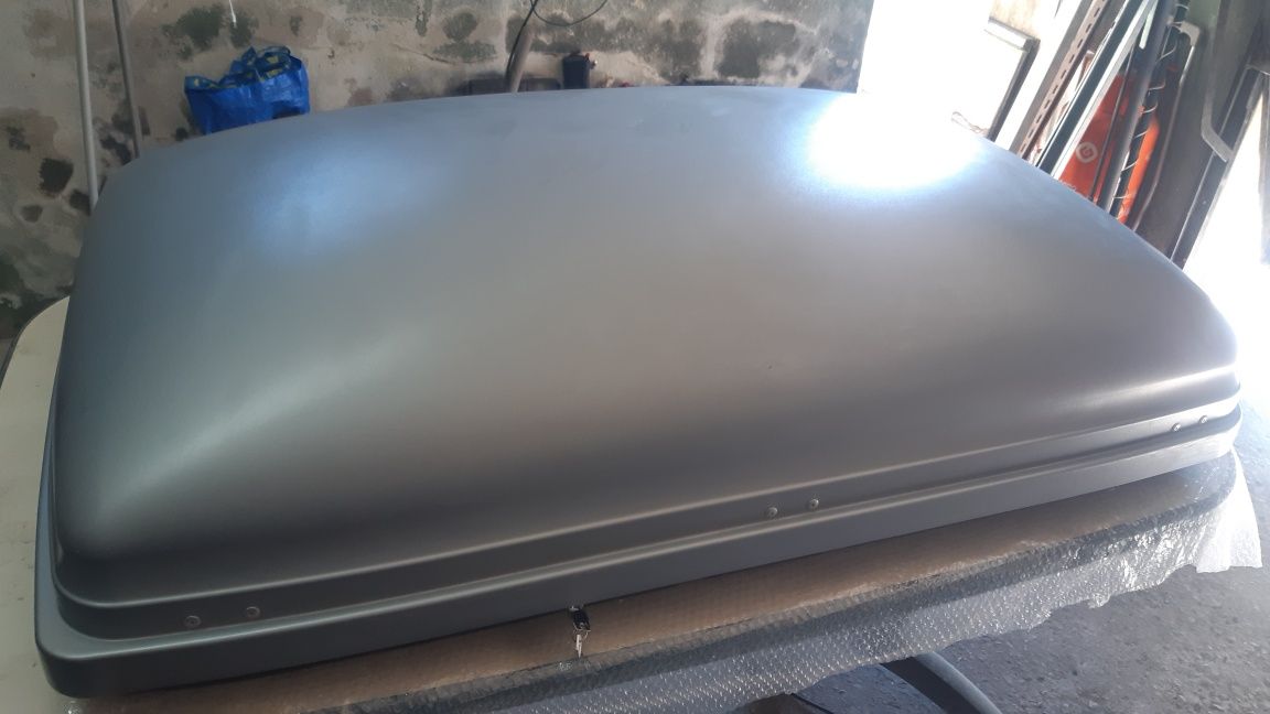 Caixa bagageira para barras de tejadilho