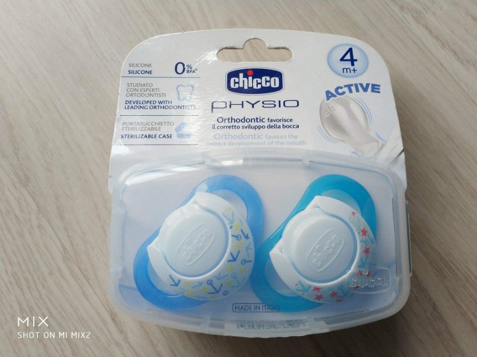 Lote 2 chupetas Chicco azul/branco silicone +4M - Embalagem selada!