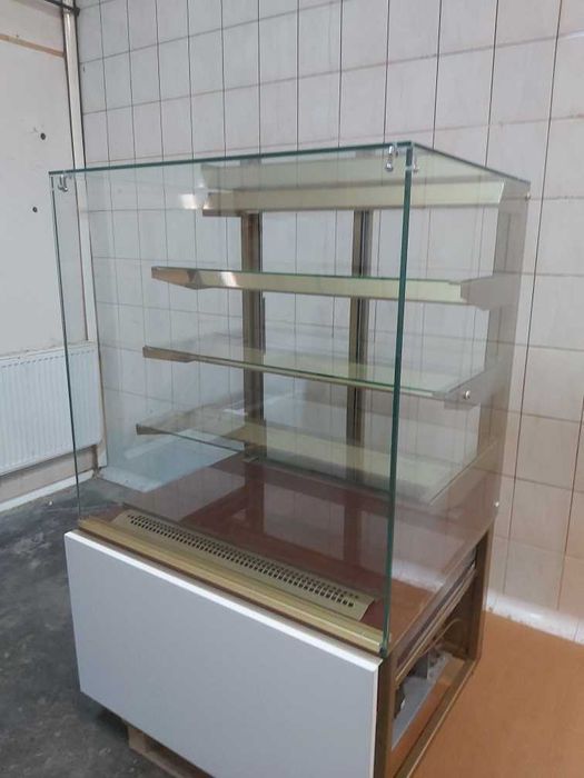 Witryna chłodnicza lada cukiernicza gastronomiczna