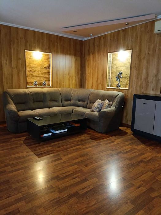 Продам дом в самом центре города . Rn