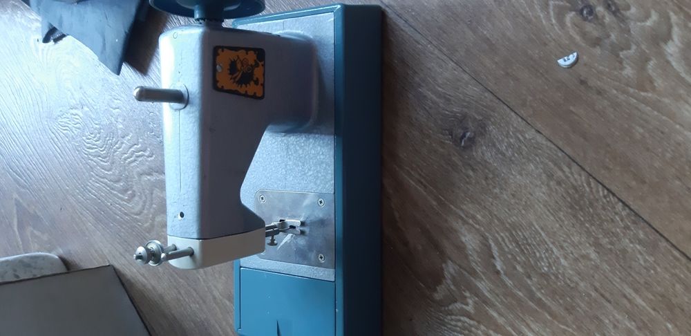 Детская швейная машинка,советская