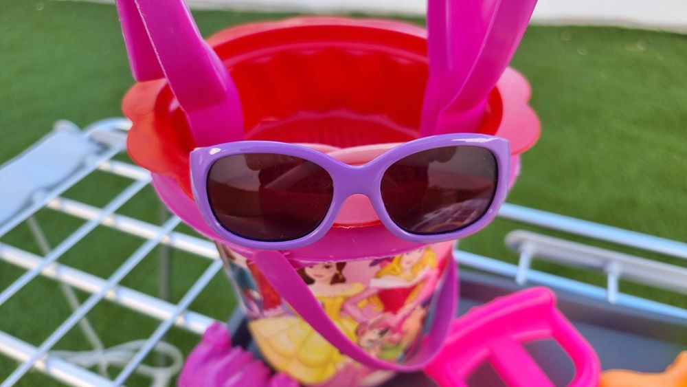 Balde de praia, óculos proteção UV, cadeira e acessórios: 14meses+