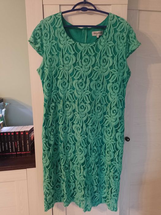 Piękna elegancka sukienka koronkowa 44