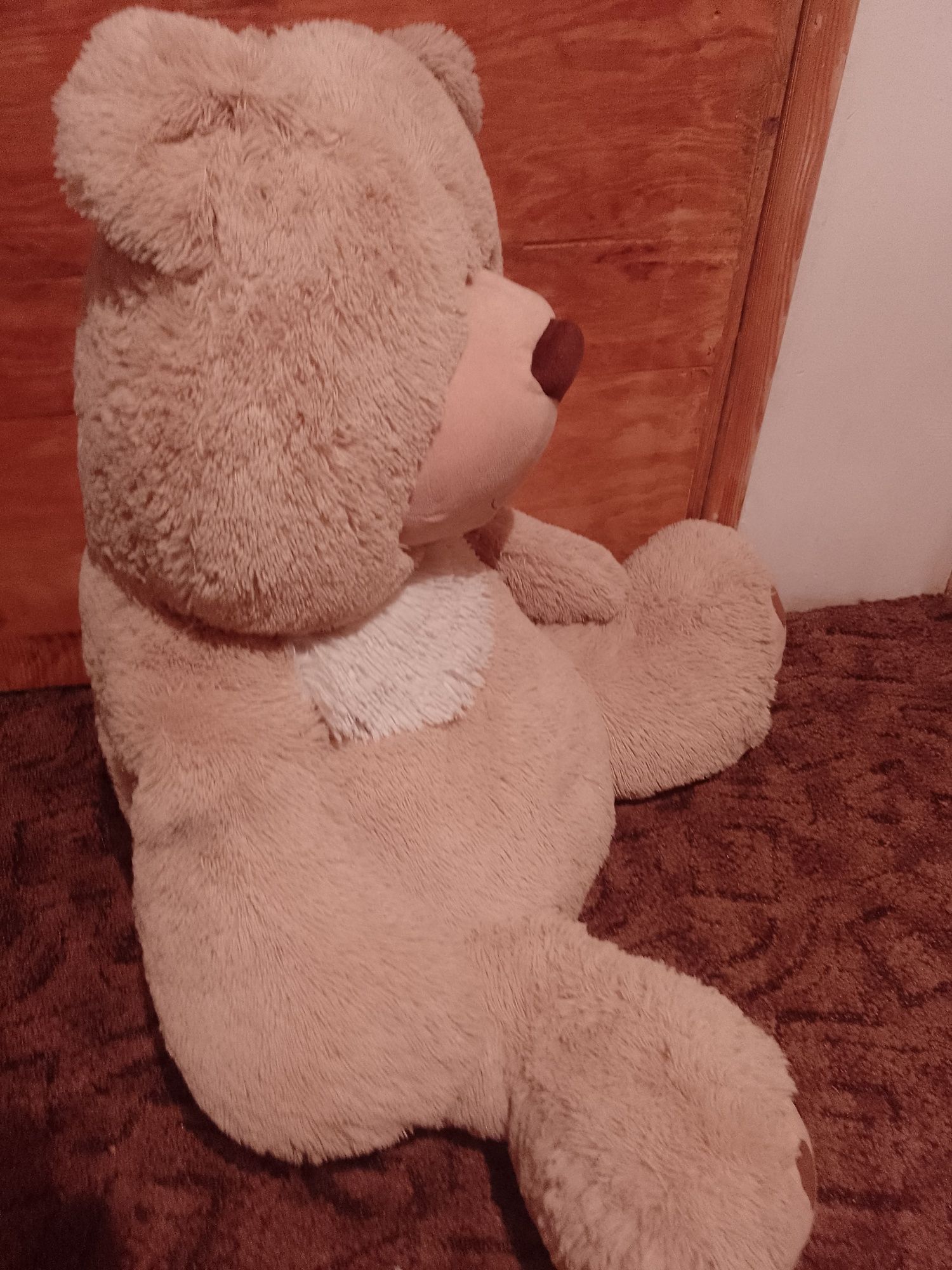 Sprzedam dużego pluszowego Misia wysokość 80 cm.