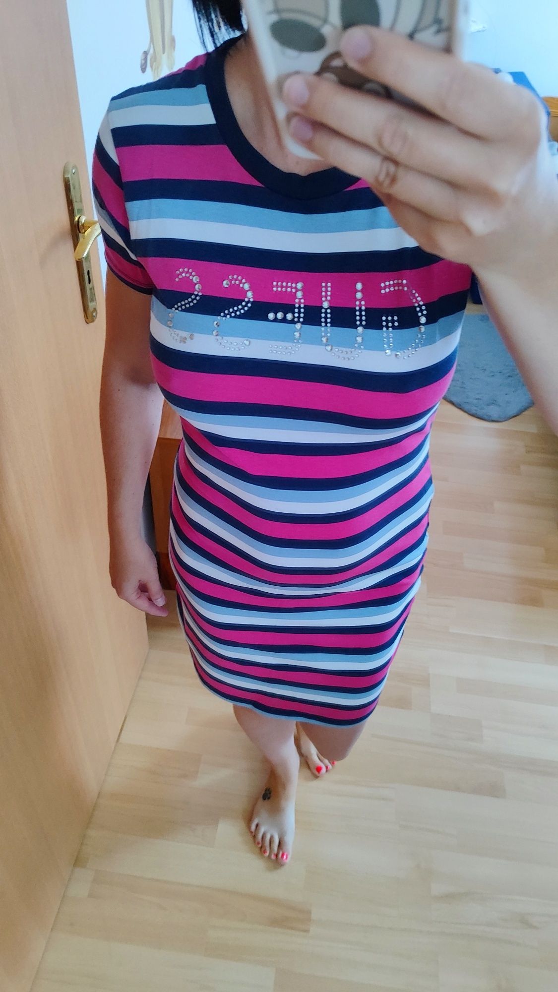 Sukienka Guess oryginalna