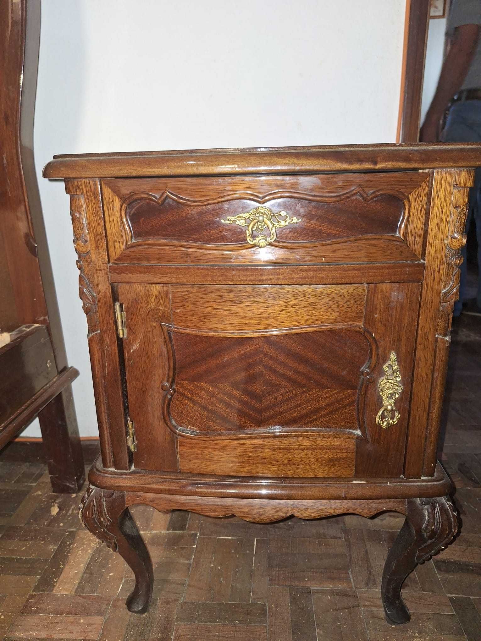 Mobília de Quarto de Casal (Cerejeira)