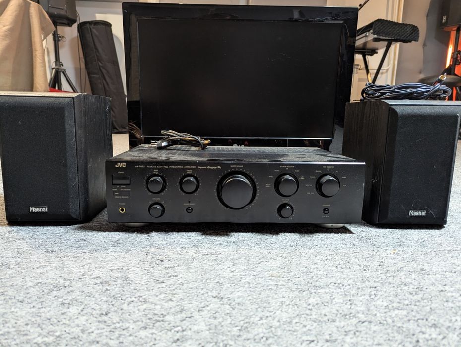 Wzmacniacz JVC AX-R562 z kolumnami Magnat monitor 110