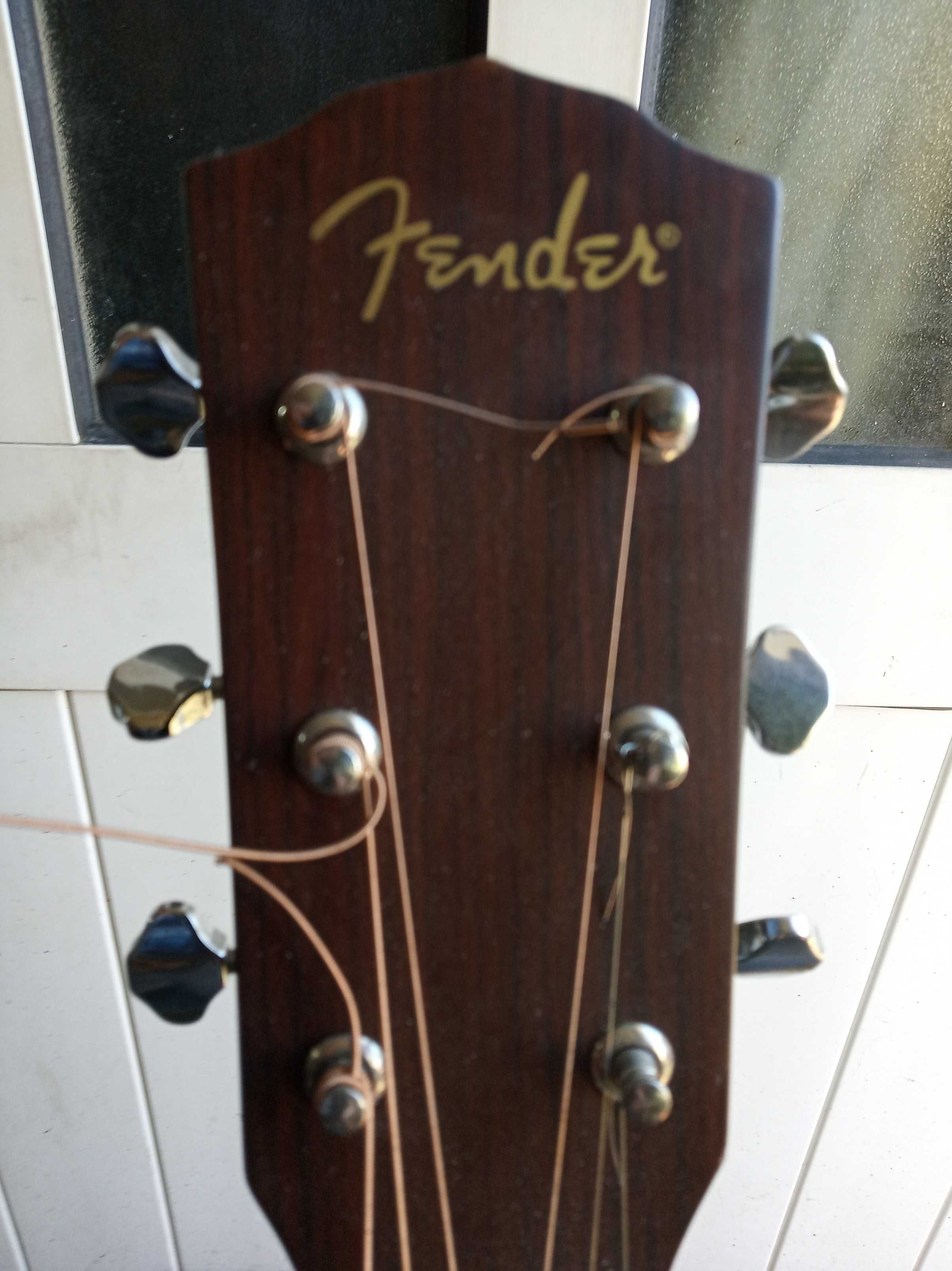 Despachar 90€ Guitarra acustica Fender Hello Kitty sem defeitos