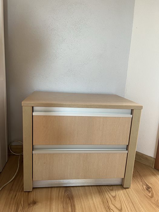 Zestaw mebli (biurko, szafka nocna)