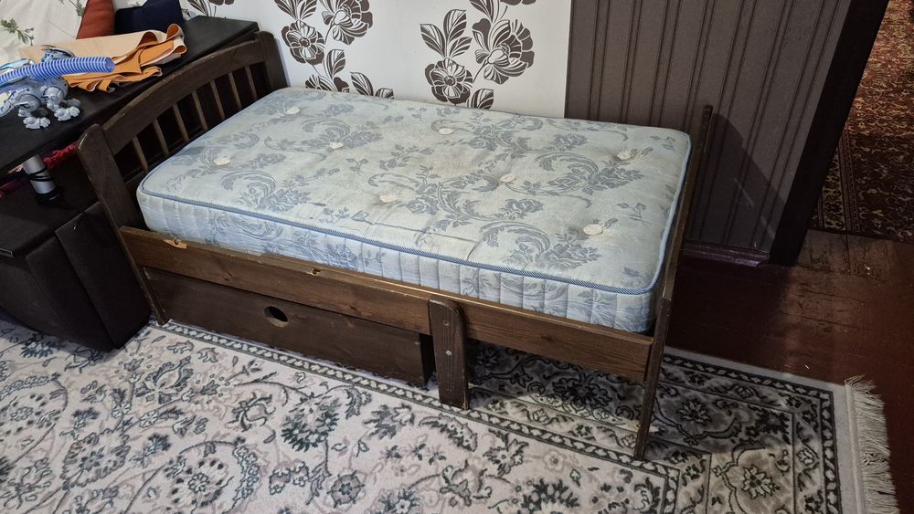 Ліжко дитяче розсувне.