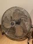 Ventilador de chão industrial – potente e silencioso