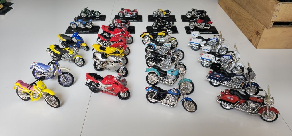Auta Motory Matchbox Corgi Majorette Leledo itp