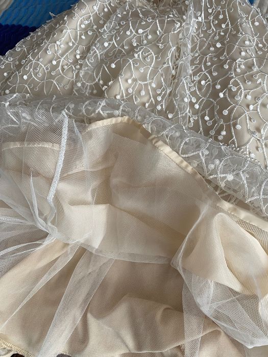 Сукня підійде як на випускний так і на розпис