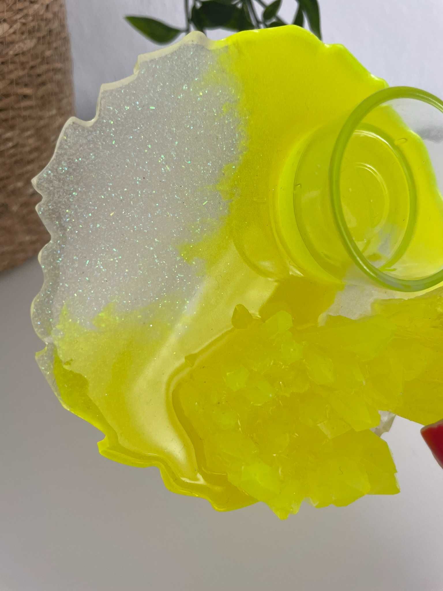Świecznik żółty neonowy kryształy brokat z żywicy epoksydowej resin