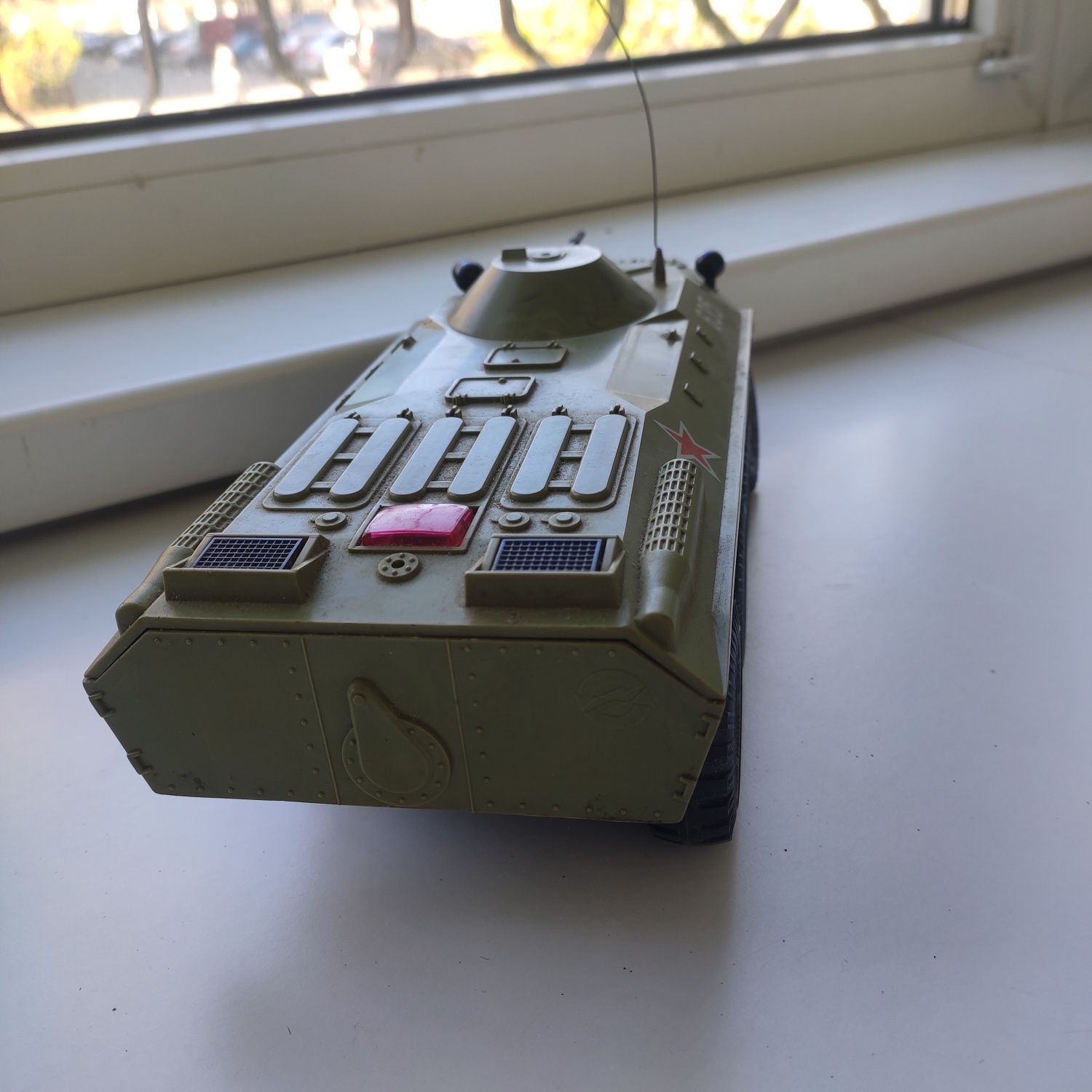 Игрушка БТР-80 на реставрацию, восстановление