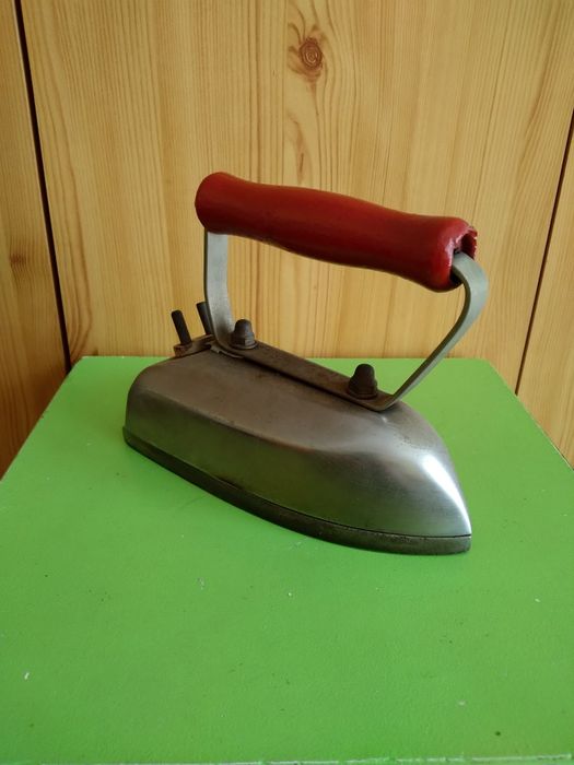 Stare, zabytkowe żelasko elektryczne