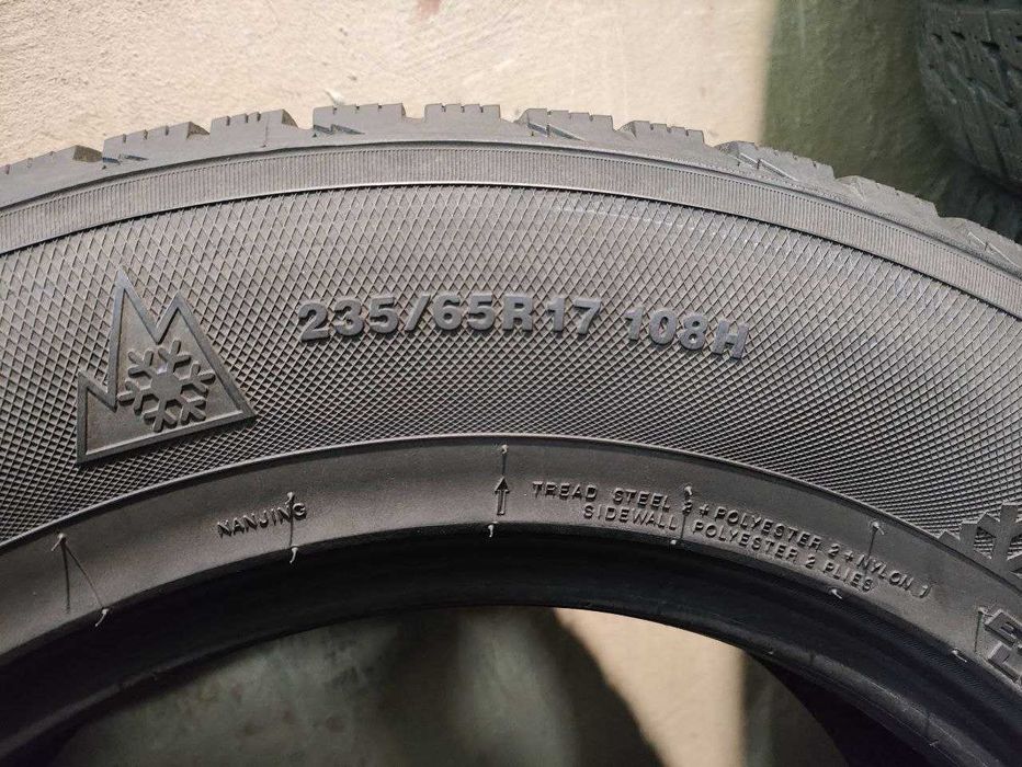 Шини резина зима 235/65 R17 Kumho I`Zen RV
