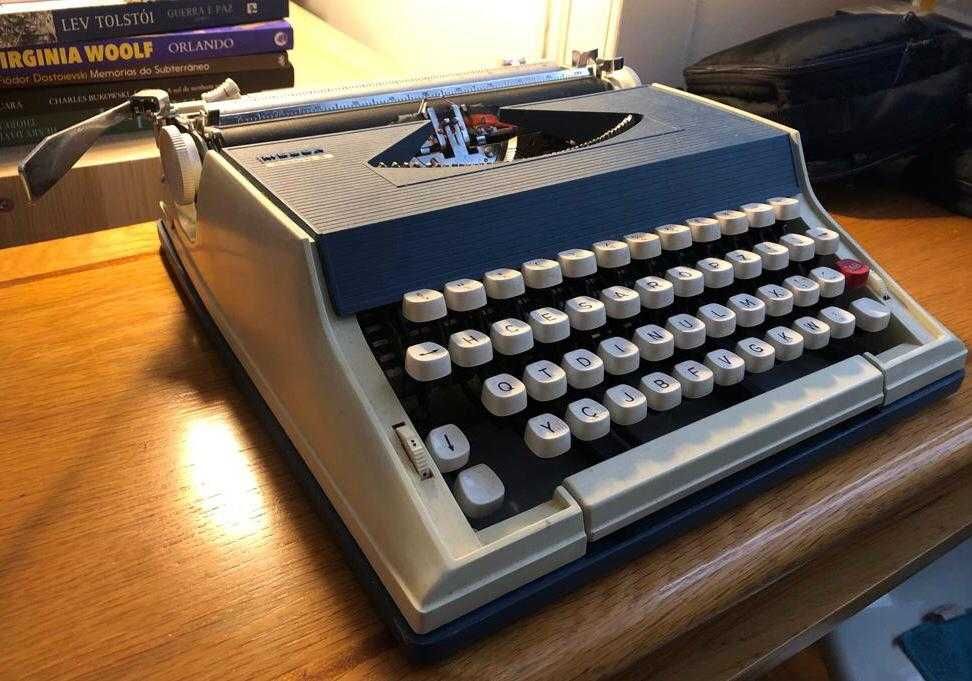 Máquina de Escrever Messa 2000s