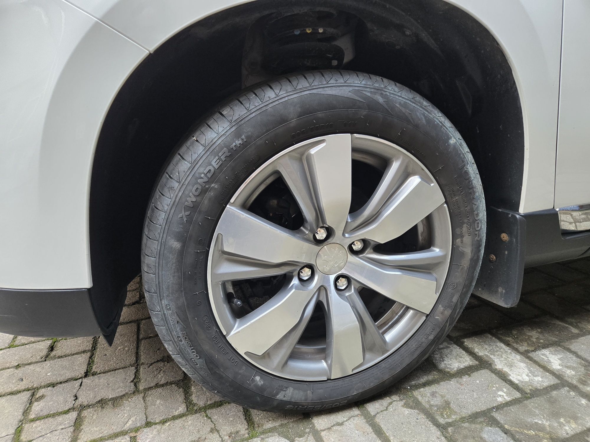 Peugeot 2008, 1.2л. АТ (робот)