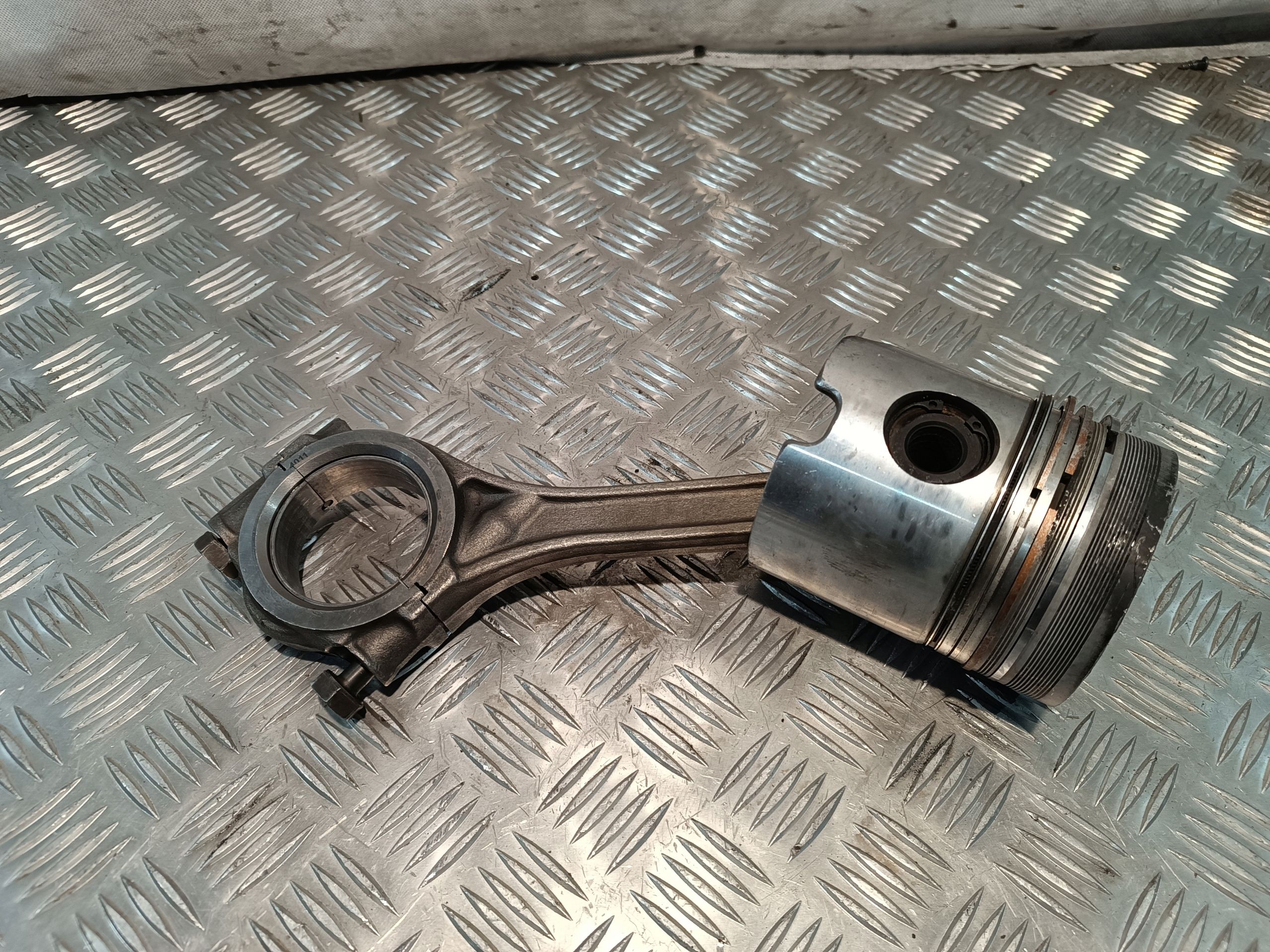 Tłok korbowód deutz fahr F4L912W
