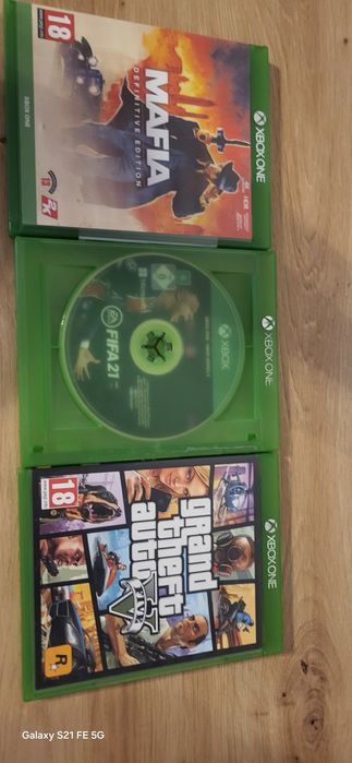 Xbox one s z padem + grami i okablowaniem