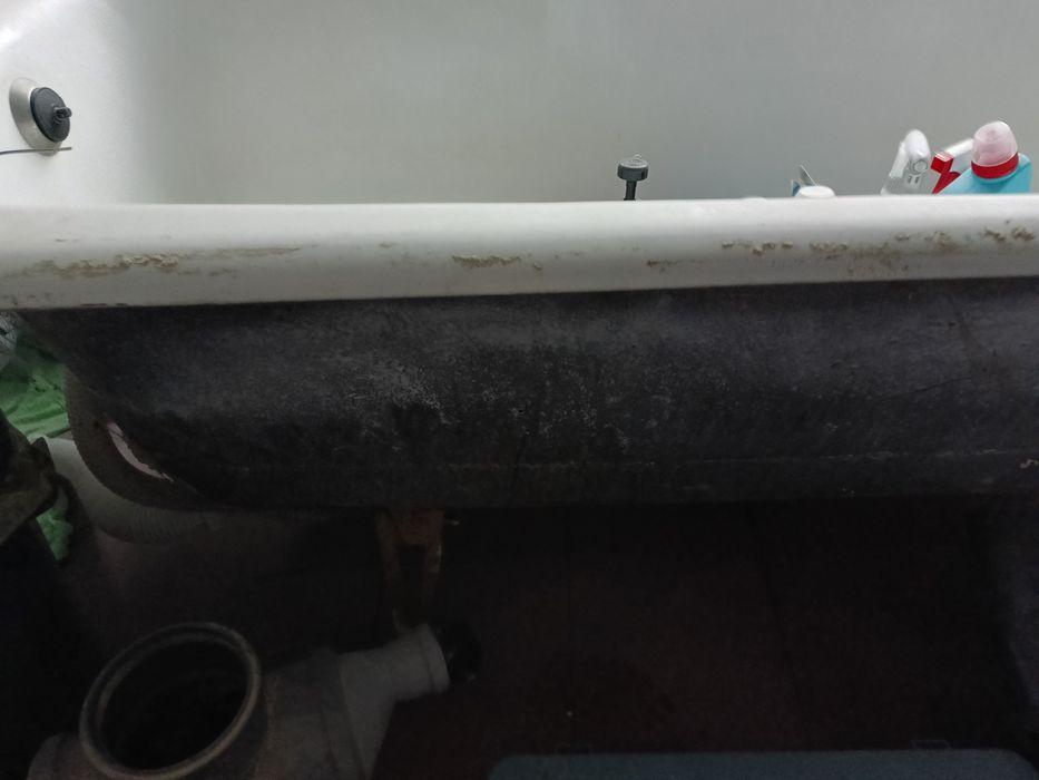 Чавунна ванна під реставрацію