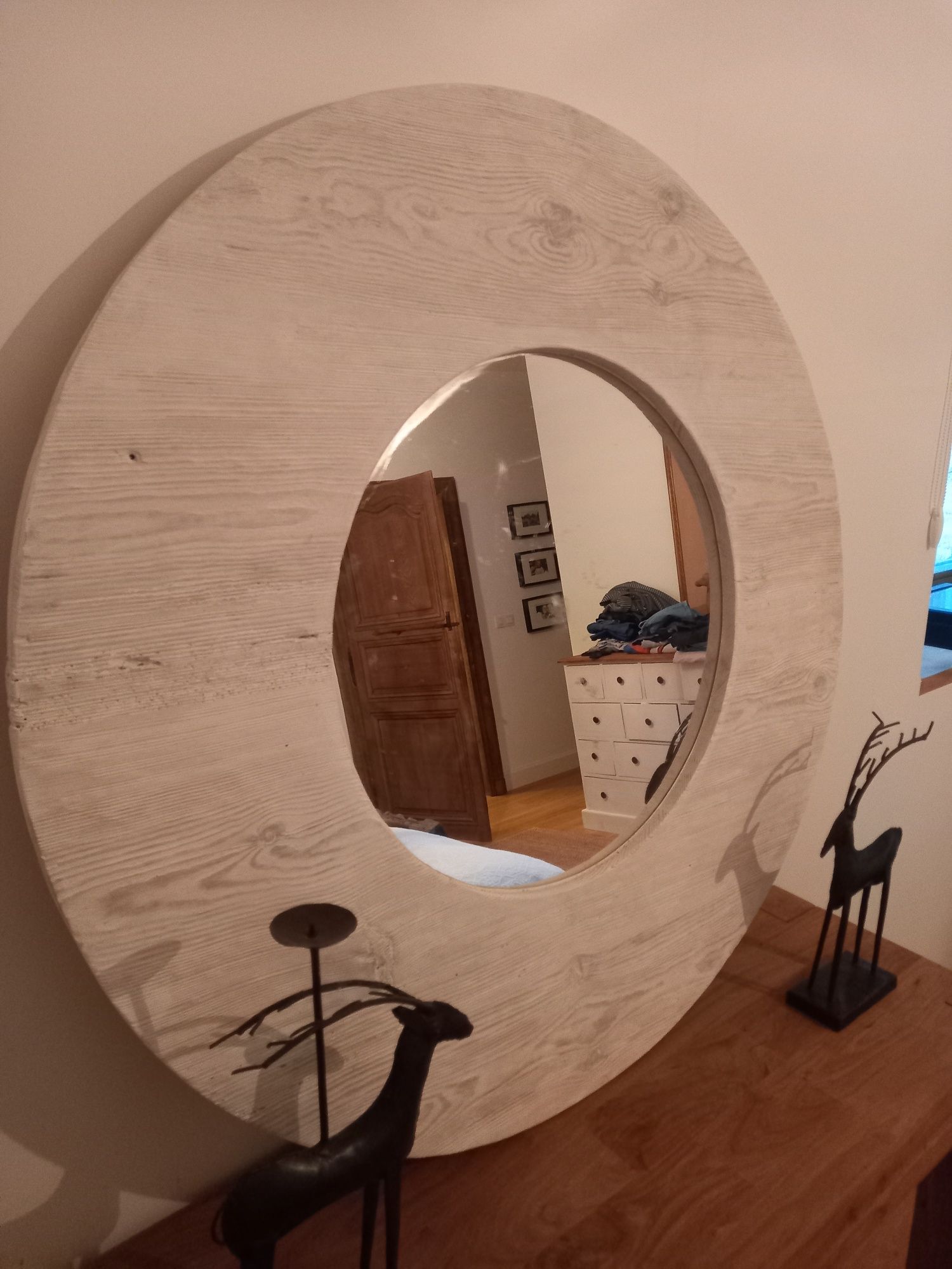 Duże lustro ze starego drewna