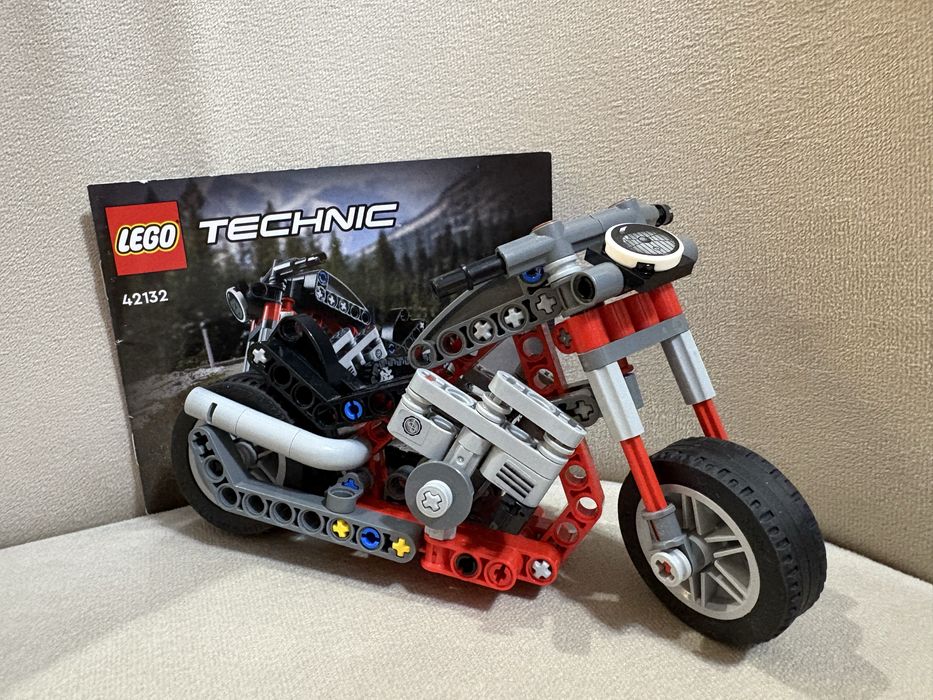 LEGO Technic Motocykl 42132