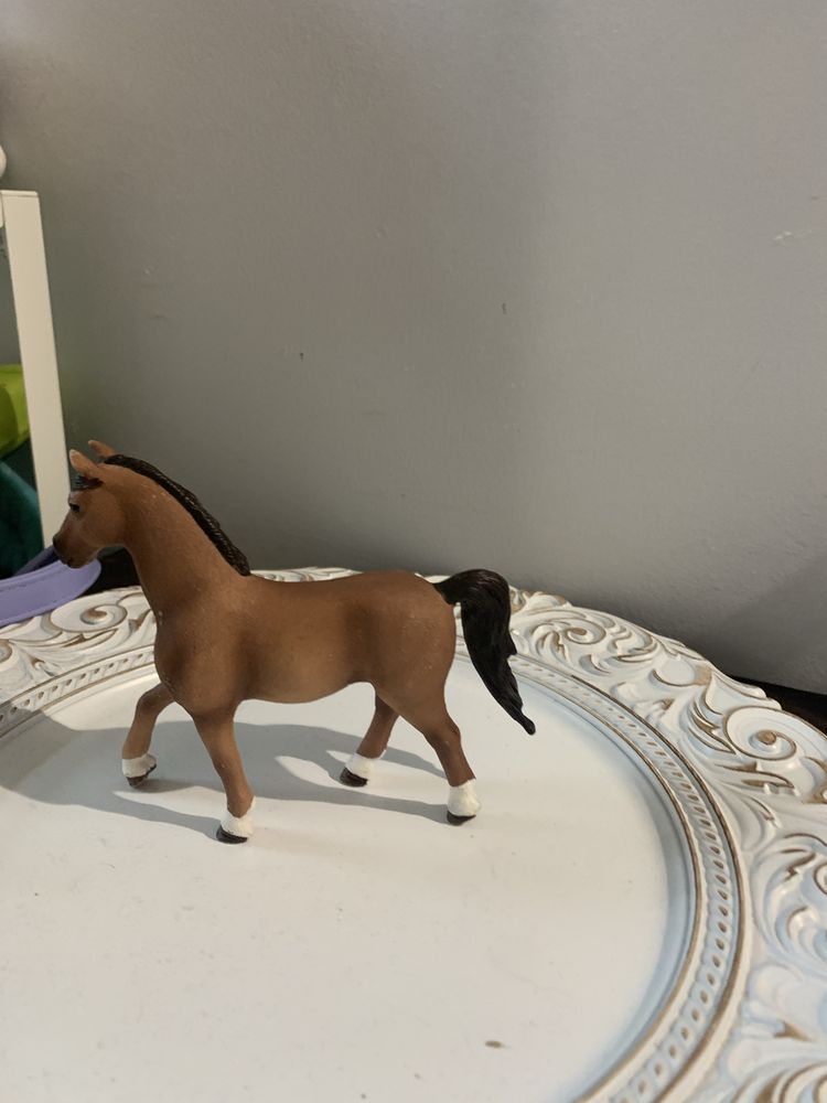 Koń figurka schleich razem z siodłem i ogłowiem