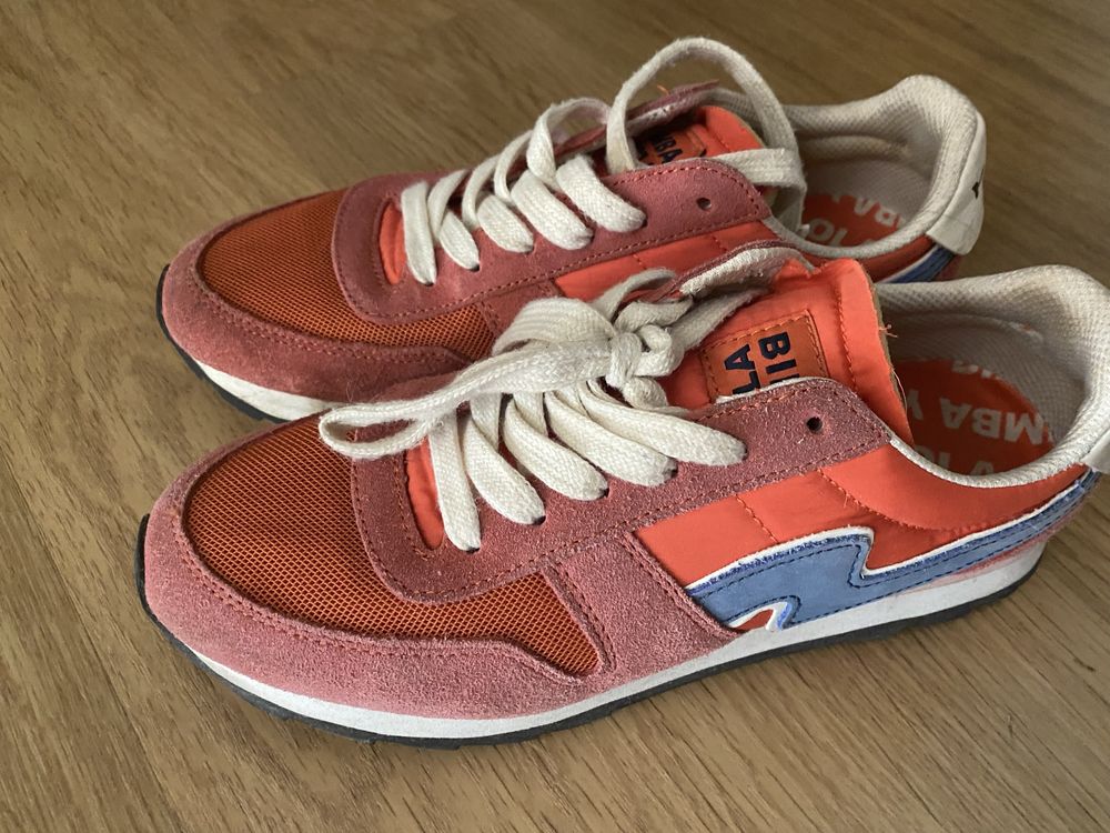 Tenis lindos, cores lindissimas, como novos