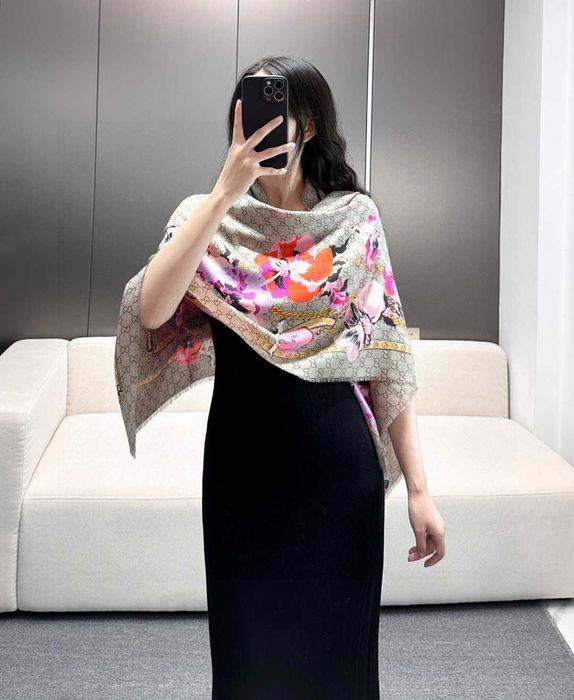 GUCCI Fioletowy element kwiatowy szalik damski szalik szalek